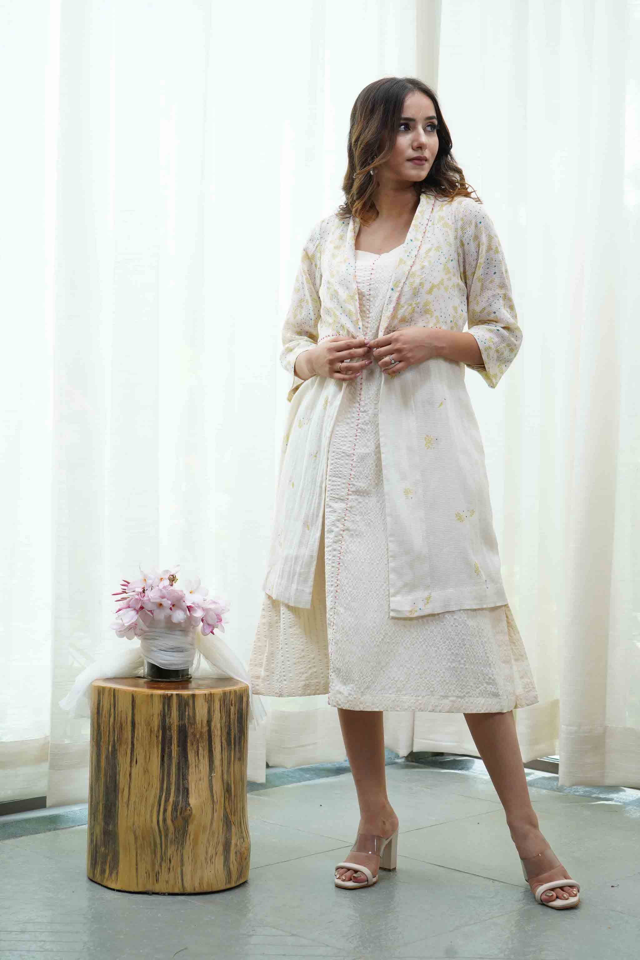 Off-white Inner With Floral Printed Shrug